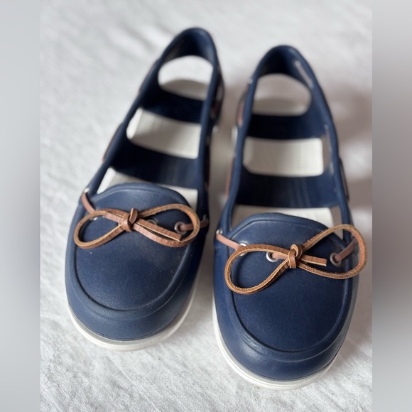 CROCS Shoes - Women’s Crocs Beach Line Hybrid Boat Shoes Navy Blue &White Rubber Size 9W